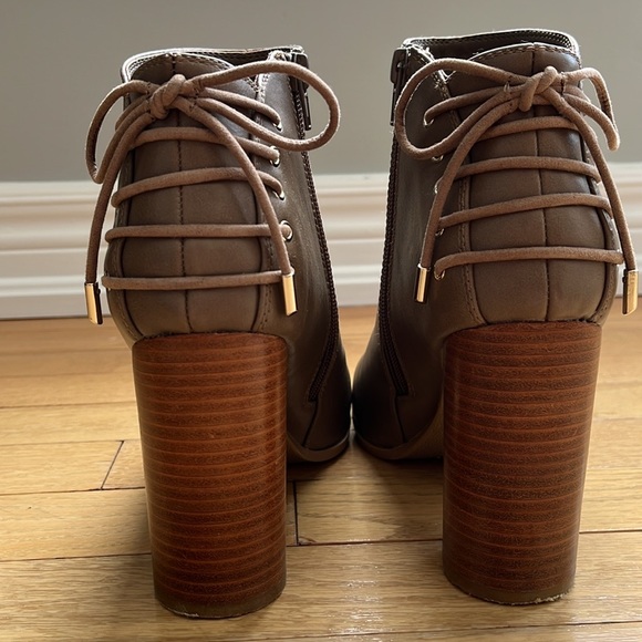 Laced booties / heels - call it spring - Picture 2 of 4